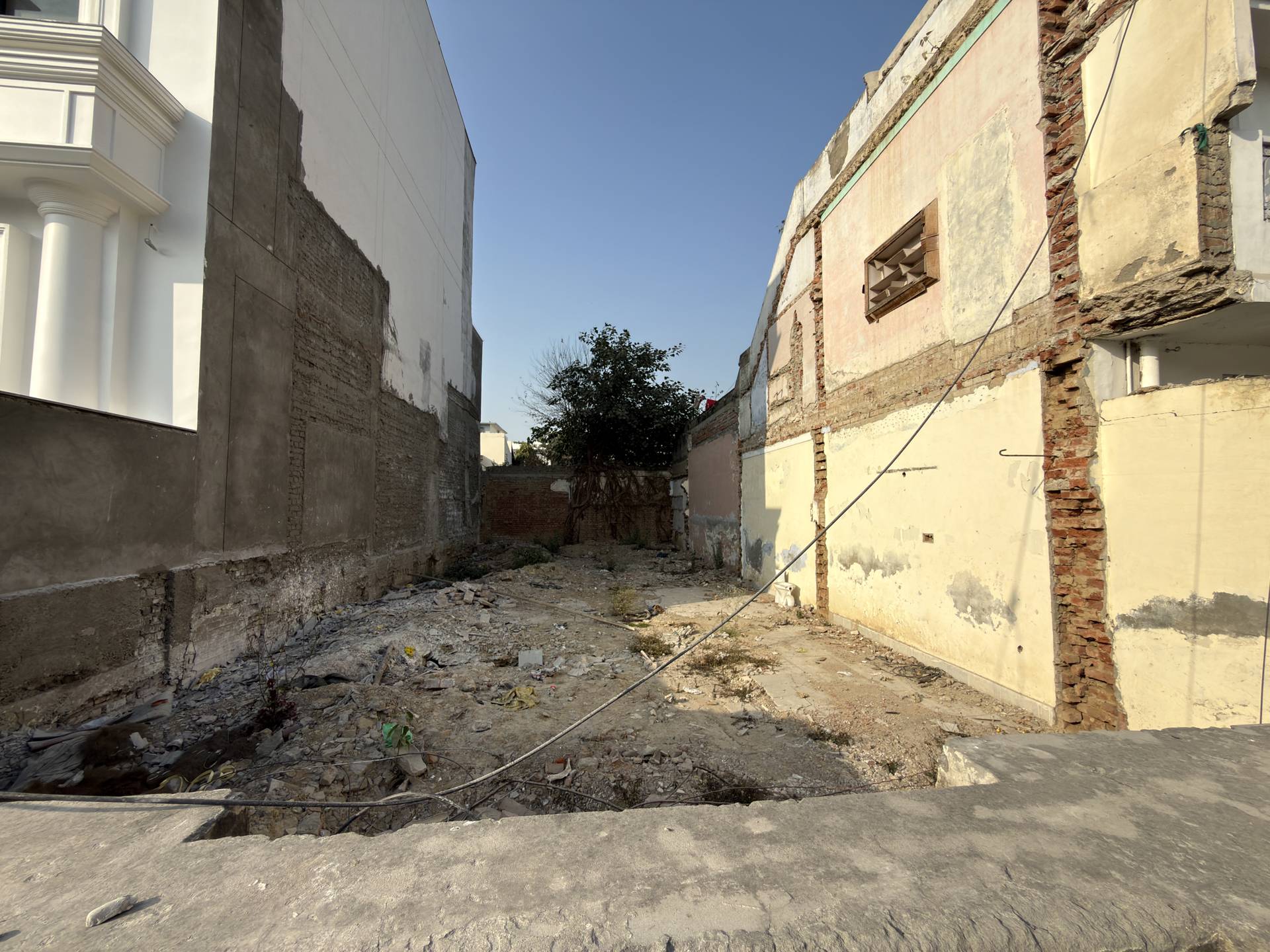 212 Sq. Yard Residential Plot for Sale in Model Town, Karnal